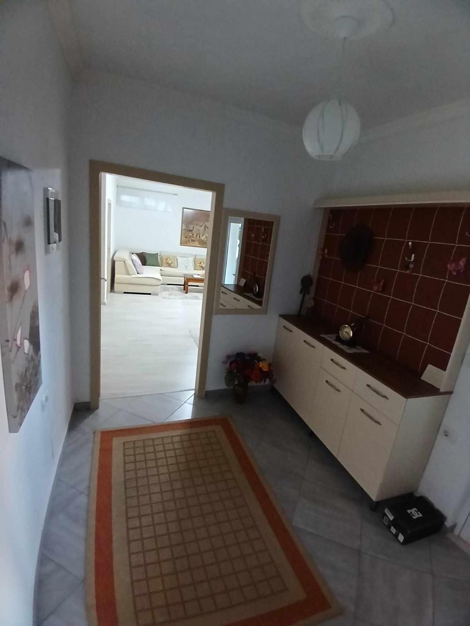 Lägenhet Eniguesthouse Gjirokastër