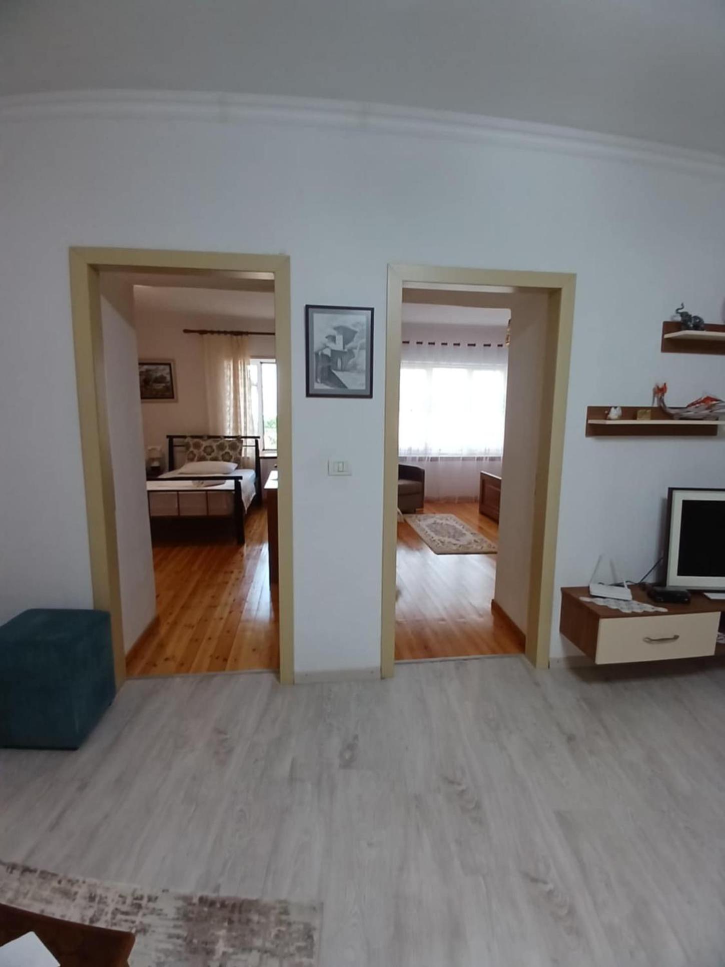 Lägenhet Eniguesthouse Gjirokastër